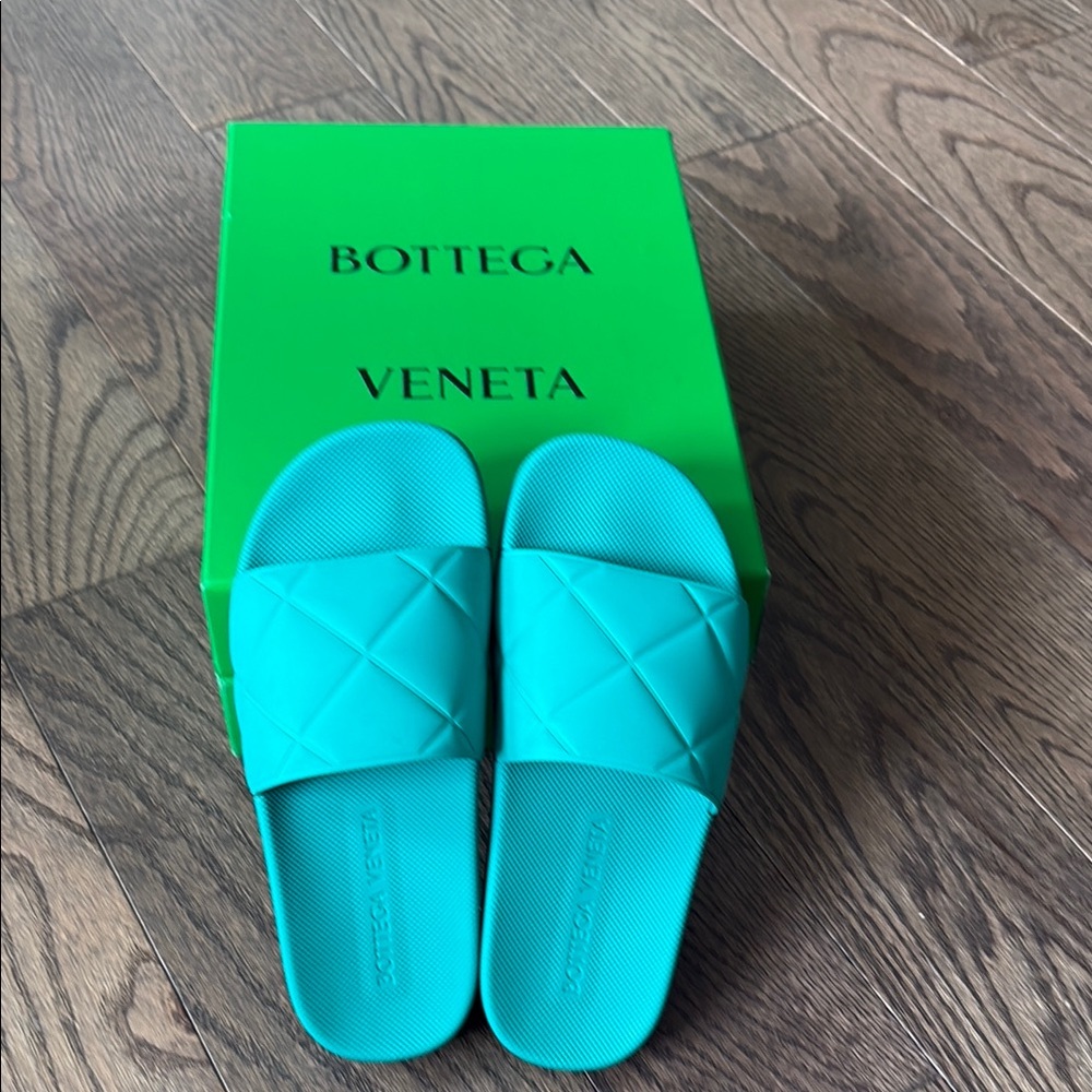 Bottega Veneta Aqua Slides
